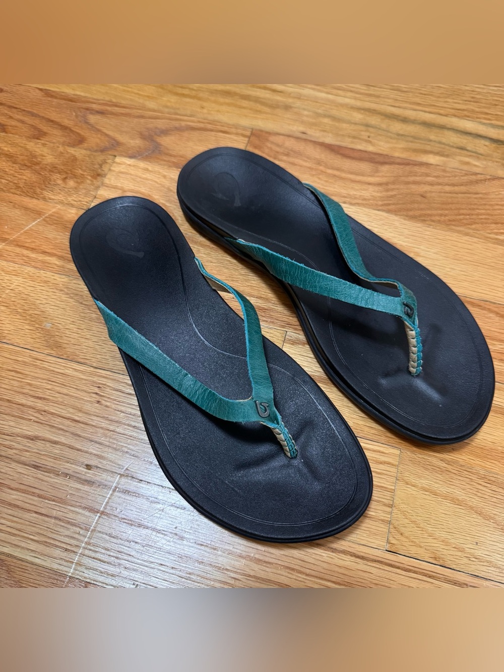 OluKai Ho'opio Leather flip-flops featuring vibrant turquoise straps 9
